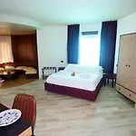 Hotel Paradise Latina