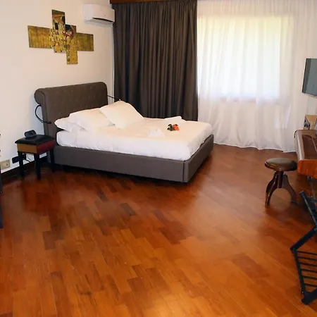 Szálloda Paradise *