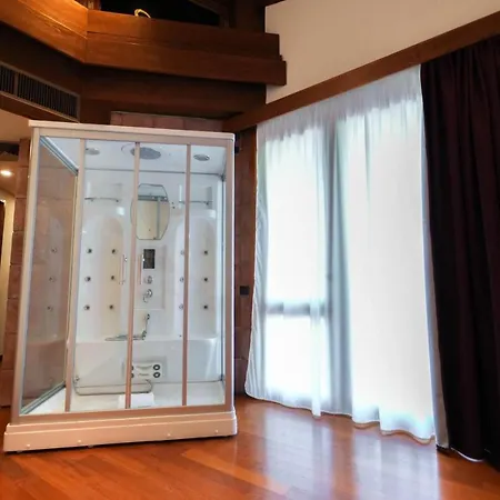 Paradise Szálloda *