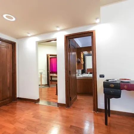 Paradise Szálloda *