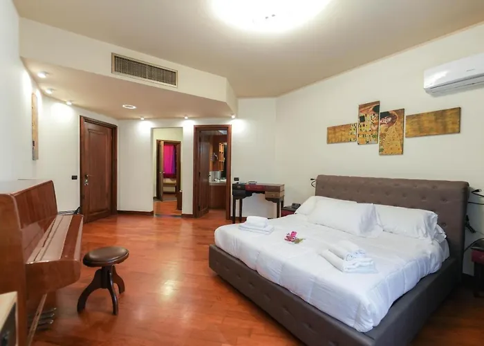 Paradise Ξενοδοχείο *